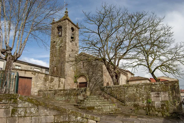 Románský kostel San Esteban Allariz vesnici v nebo Stock Obrázky