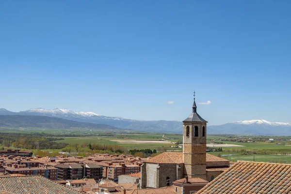 Dachy i dzwonnica Kościoła Santiago w Avila, Hiszpania — Zdjęcie stockowe