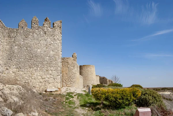 Vue sur le mur du petit village médiéval d'Uruena — Photo