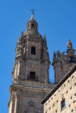 Salamanca şehrinde Clerecia güzel görünümü