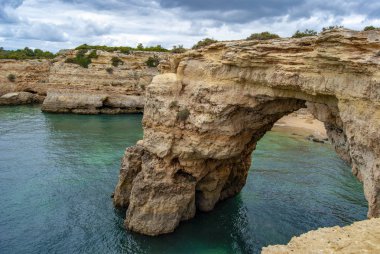 Praia da Albandeira. Portekiz