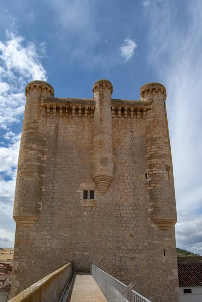 Замок в Torrelobaton, Вальядолід — стокове фото