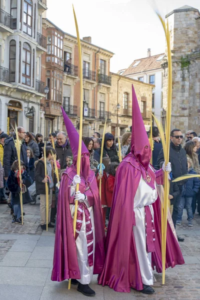 Procesión tradicional de la Semana Santa española en Zamora — Foto de Stock