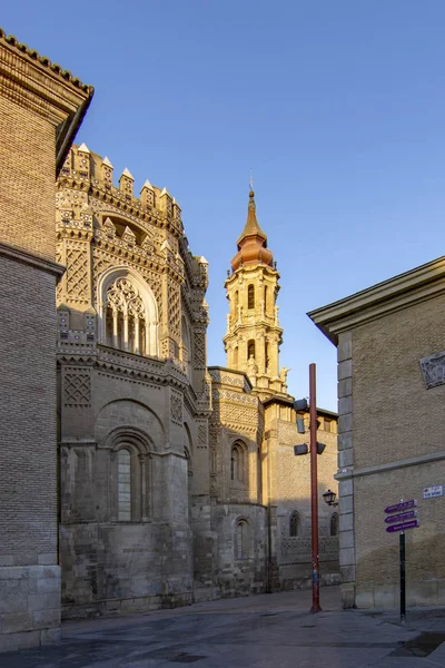 Torre de la catedral de San Salvador en Zaragoza — Foto de Stock