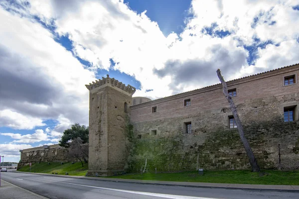Torre del and entri � n i Huesca — Stockfoto