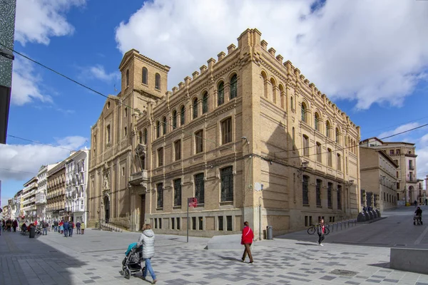 Église de San Vicente et anciens tribunaux à Huesca — Photo