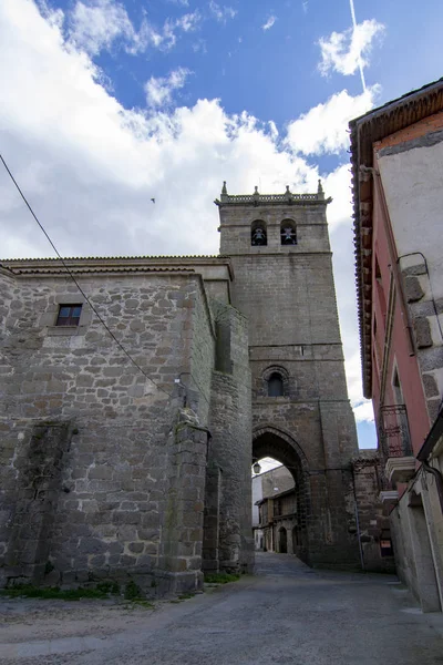 Az egyház a Santa Mari a La Mayor a Ledesma, Salamanca — Stock Fotó