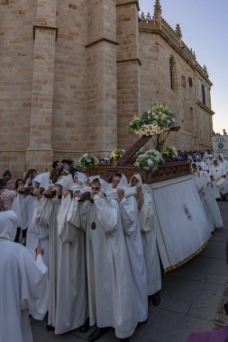 Zamora sokaklarında kutsal Cumartesi tören