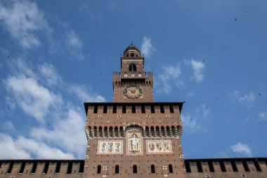 Mila 'da Sforza Kalesi 'nin (Castello Sforzesco) ana kule resmi