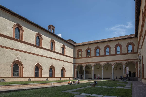 Замок Сфорца - Каччо Сфорцеско в Милане, Италия — стоковое фото