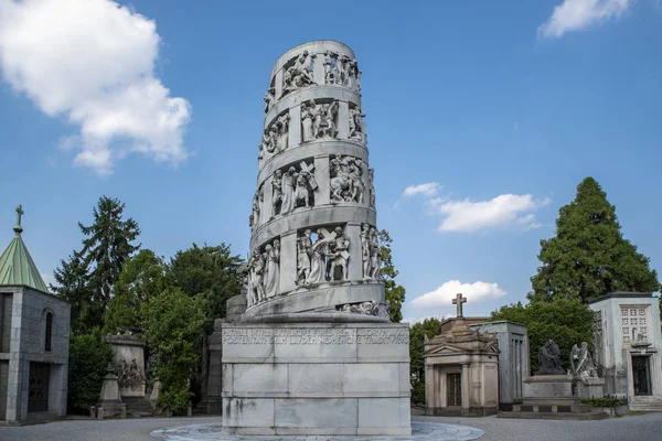 Le tombe del Cimitero Monumentale di Milano — Foto Stock