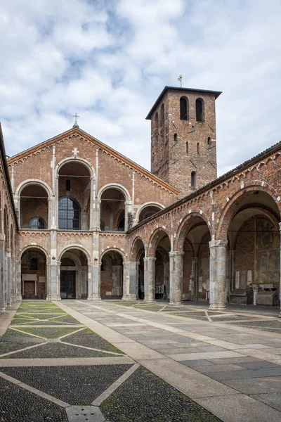 Basilica of Saint Ambrose  in Milan, Italy — Stock Photo, Image
