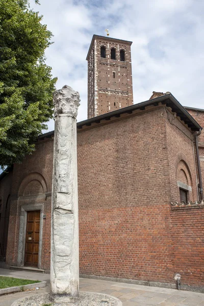 La columna del Diablo en la plaza, Milán — Foto de Stock
