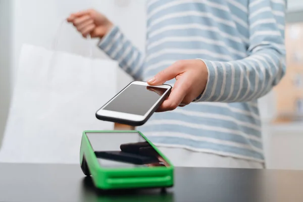 Female Customer Paying Purchase Smartphone Using Nfc Technology Closeup Woman — Stock Photo, Image