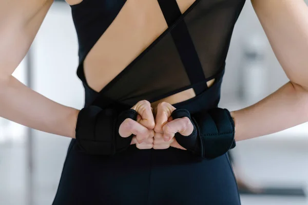 Back View Woman Doing Pilates Arm Exercise — Stock Photo, Image