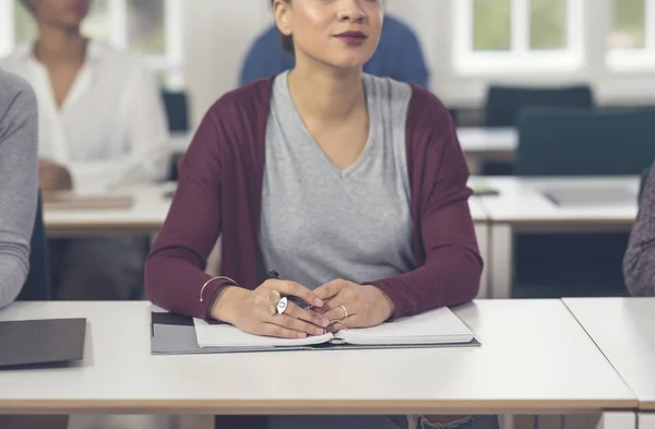 Ung Kvinna Föreläsning — Stockfoto