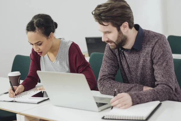 Colleagues Working Together Office — Stock Photo, Image