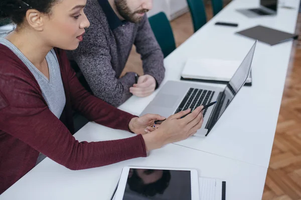 Colleagues Working Together Office — Stock Photo, Image