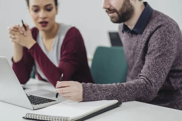 Colleagues Working Together Office — Stock Photo, Image