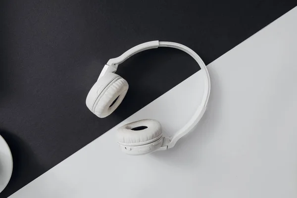 Από Ψηλά Την Φωτογραφία Της Λευκής Ασύρματα Ακουστικά — Φωτογραφία Αρχείου