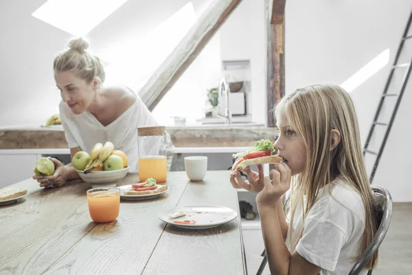 Cute Caucasian Blonde Girl Havnig Breakfast Home Her Family — Stock Photo, Image