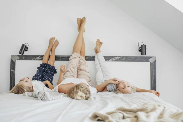 Mother Her Two Cute Daughters Lying Cozy King Size Bed — Stock Photo, Image