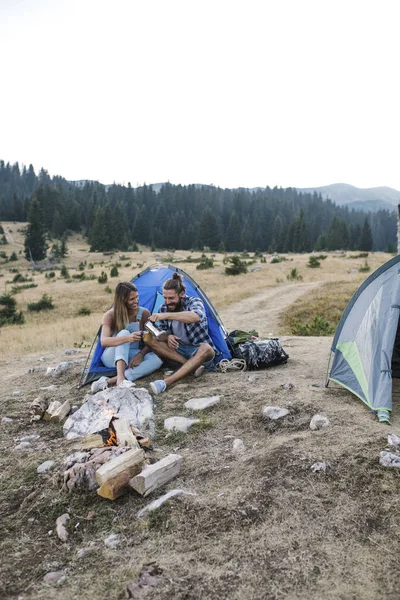 Barátom Barátnője Együtt Szabadban Camping — Stock Fotó