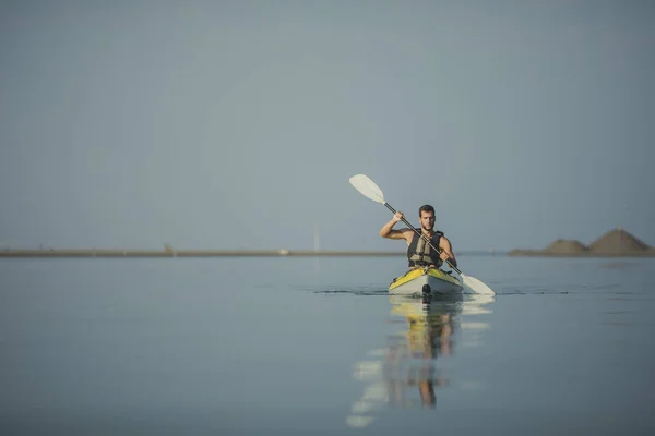 Handsome Caucasian Man Kayaker Paddling River — Stock Photo, Image