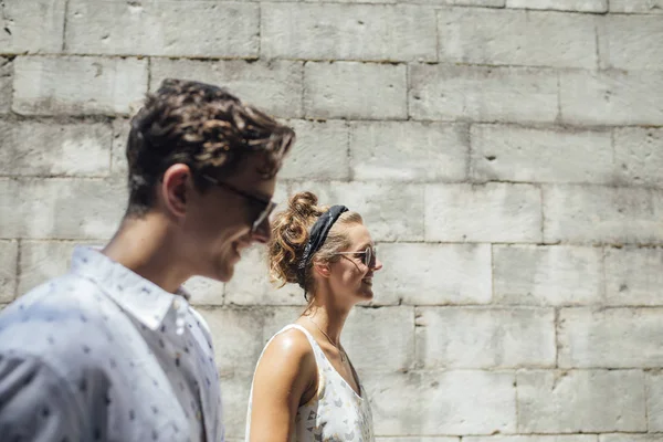 Happy Smiling Young Couple Walking Together Summer Day — Stock Photo, Image