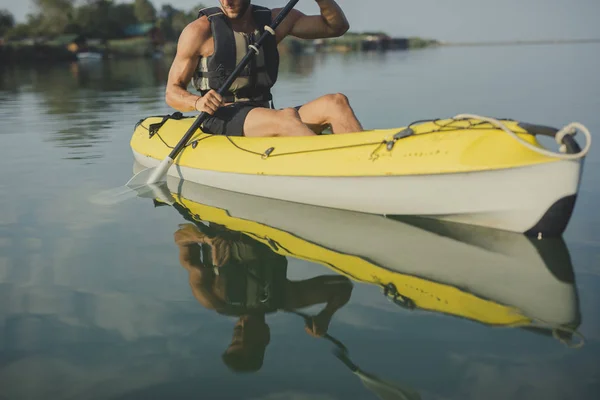 Cropped Unrecognisable Caucasian Man Kayaker Paddling River — Stock Photo, Image