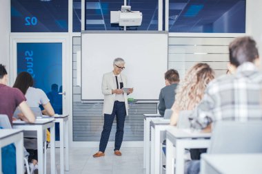 Öğrenci ve öğretmen lise