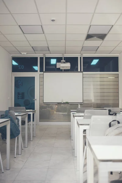 Möbel Leeren Klassenzimmer Der High School — Stockfoto