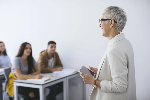 Pretty Middle Aged Smiling Woman Teacher Teaching Lesson High School — Stock Photo, Image