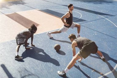Germe egzersizleri birlikte basketbol takım arkadaşları Grup.
