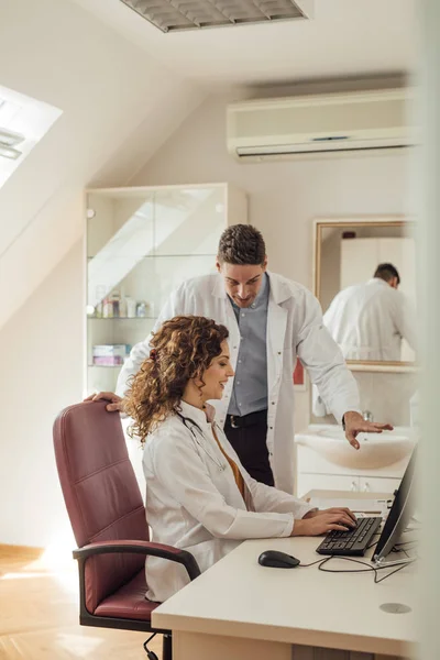 Man Woman Doctors Working Together Medical Office — Stock Photo, Image