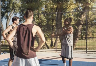 Germe egzersizleri birlikte basketbol takım arkadaşları Grup.