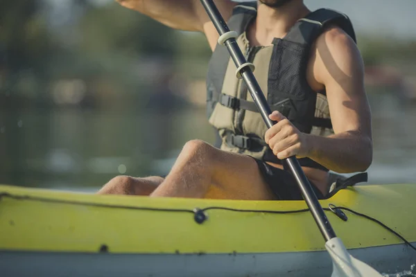 Man Wearing Life Vest Kayaking — Stock Photo, Image