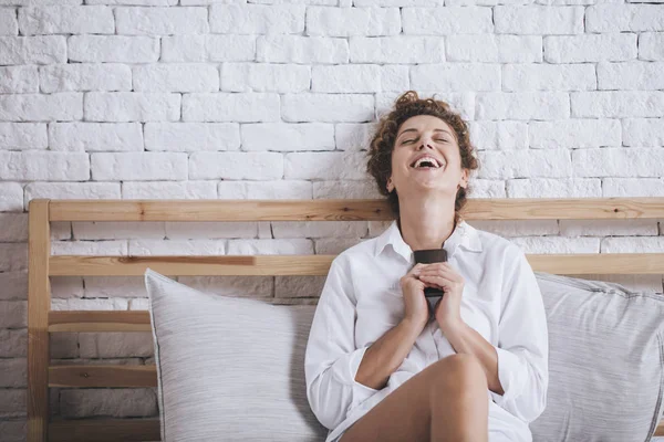 Beautiful Caucasian Woman Sitting Her King Size Bed Laughing — Stock Photo, Image