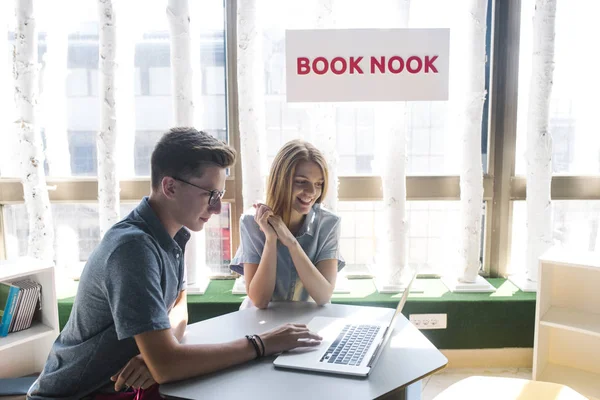 Group High School Students Studying Laptop — Stock Photo, Image