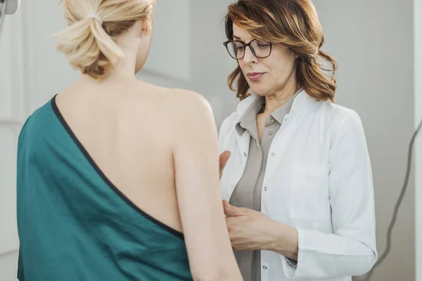 Woman Gynecologist Doing Breast Exam Her Patient — Stock Photo, Image