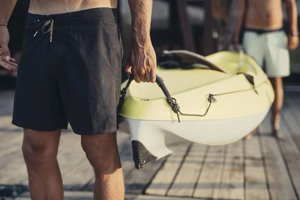 Two Unrecognisable Men Carrying Kayak Wooden Floor — Stock Photo, Image