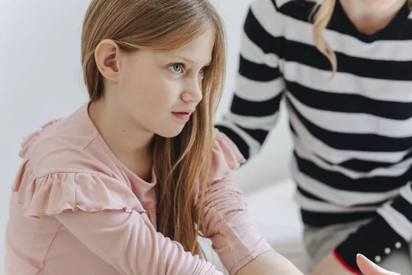 Mooi Blonde Kaukasische Meisje Met Pediatrische Examen — Stockfoto