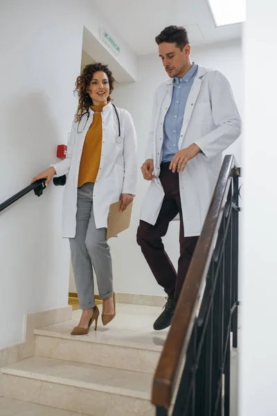 Man Woman Physician Walking Stairs Talking — Stock Photo, Image