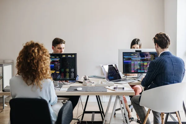 Young Business People Working Desktop Computers Modern Office Space — Stock Photo, Image