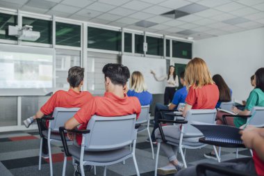 Lise öğrencilerimiz öğretmenin tanıtım grubu.