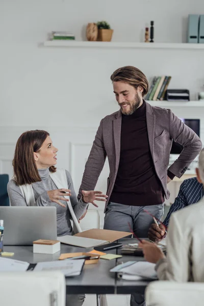 Groep Ondernemers Zitten Kantoor Werken Samen — Stockfoto