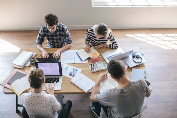 Von Oben Foto Einer Gruppe Von College Studenten Beim Gemeinsamen — Stockfoto