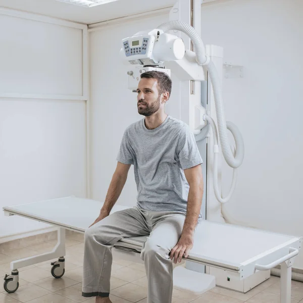 Patienten Sitter Röntgen Säng Klinik — Stockfoto