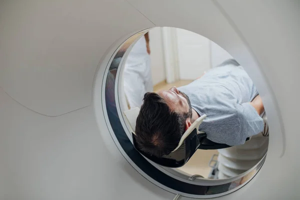 Paciente Acostado Cama Del Escáner Esperando Ser Escaneado — Foto de Stock