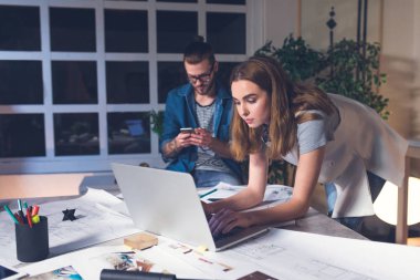 Iki editörler birlikte çalışma